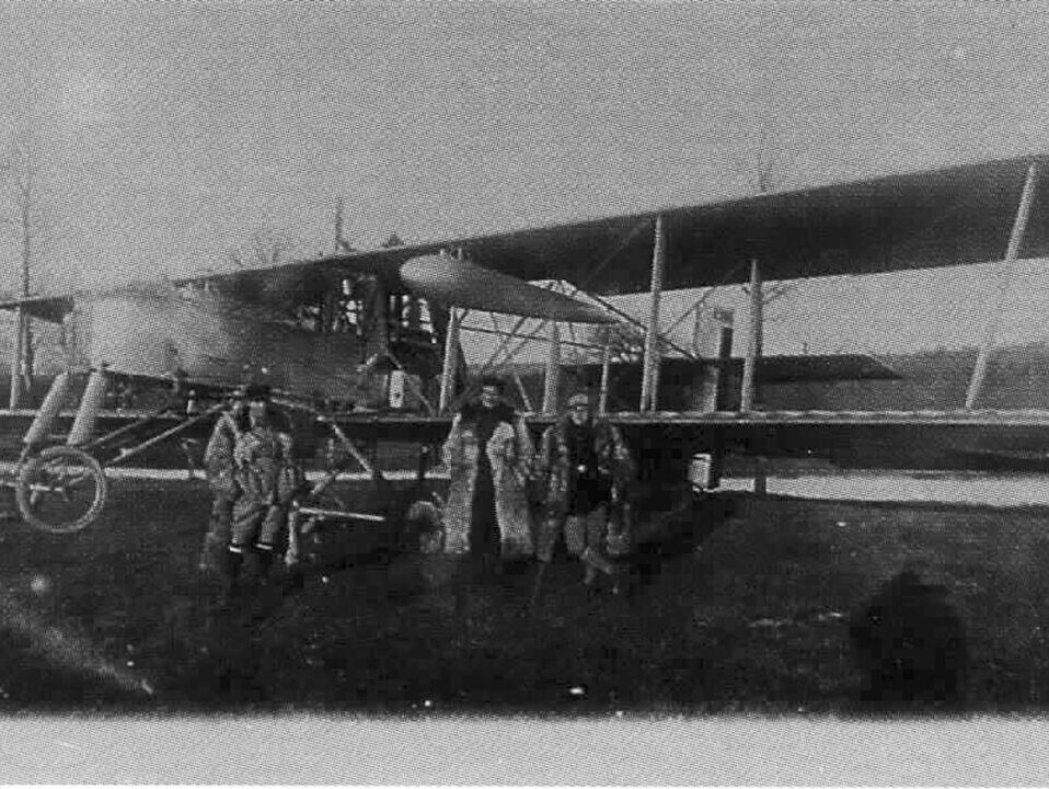 Foto_Peugeot_Primer avion de 1915 González de automoción
