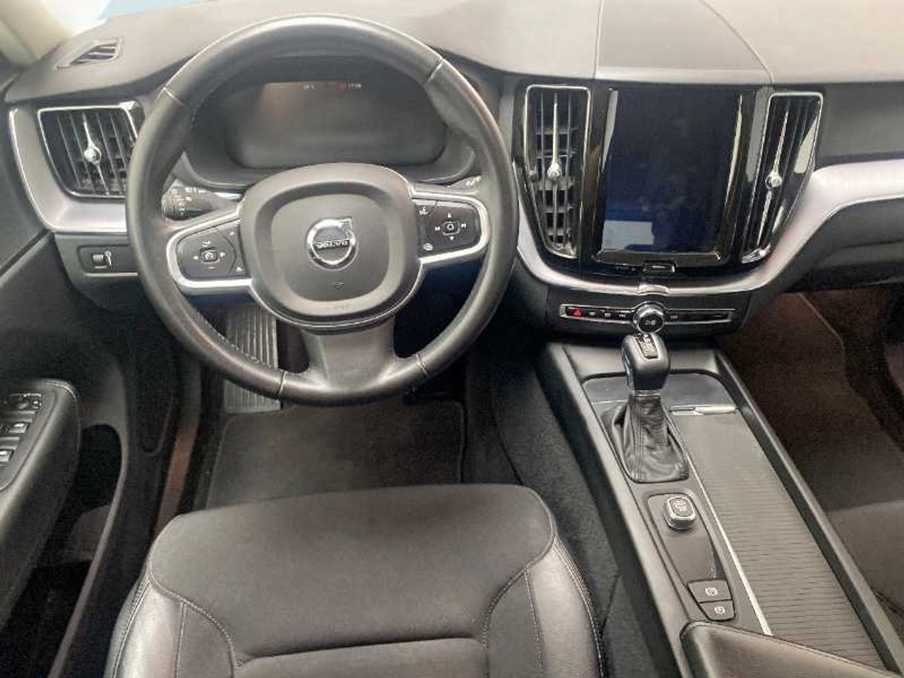 Volvo XC-60 D4 Momentum 190CV Auto 22