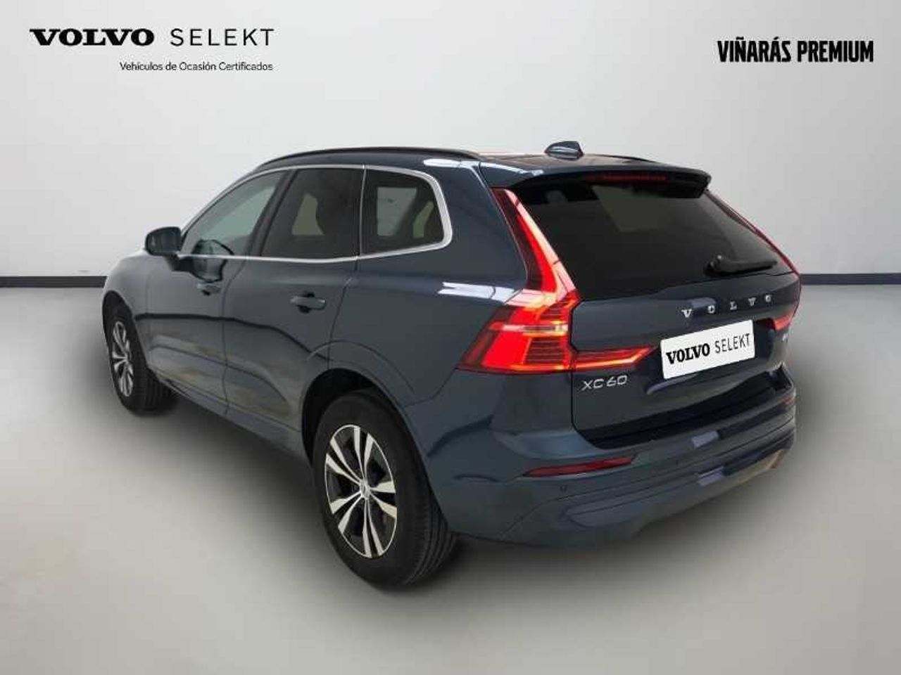 Volvo XC-60 B4 Momentum (D) Auto 3