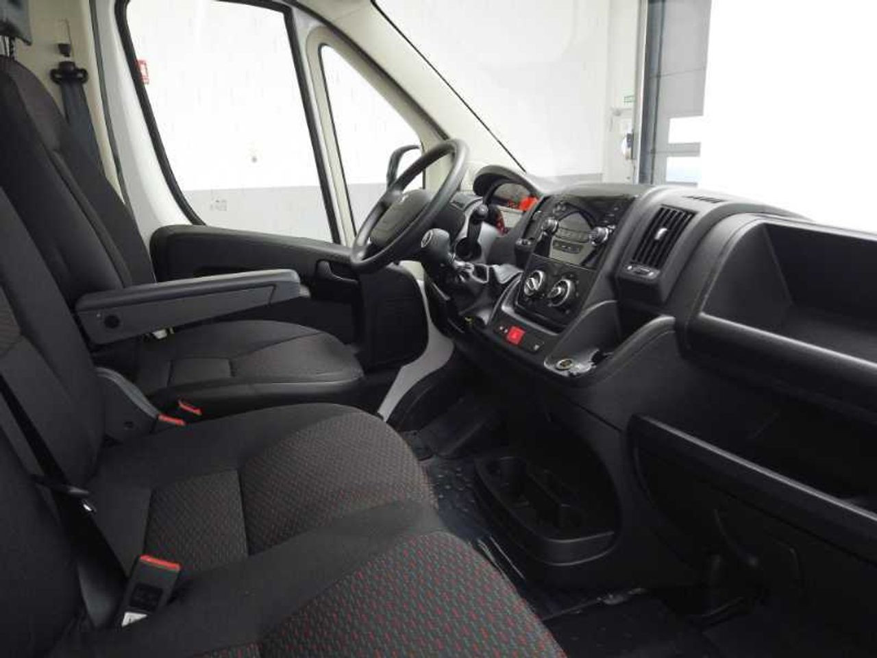 Peugeot Boxer Caja Doble Cabina 435 L4 BHDi 140 S&S 6 Vel. MAN 28