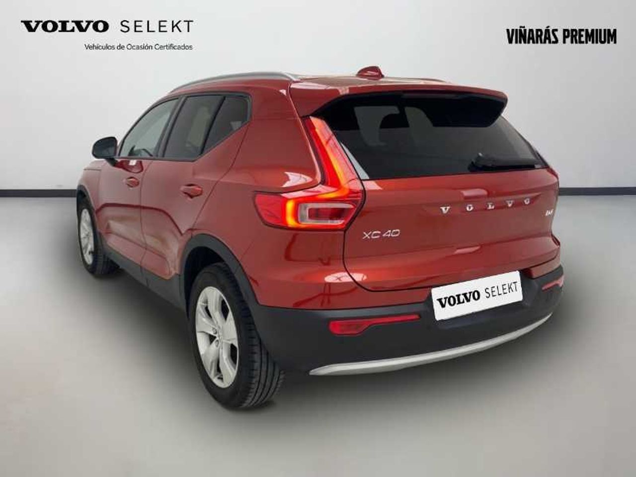 Volvo XC40 D4 Momentum AWD Auto 3