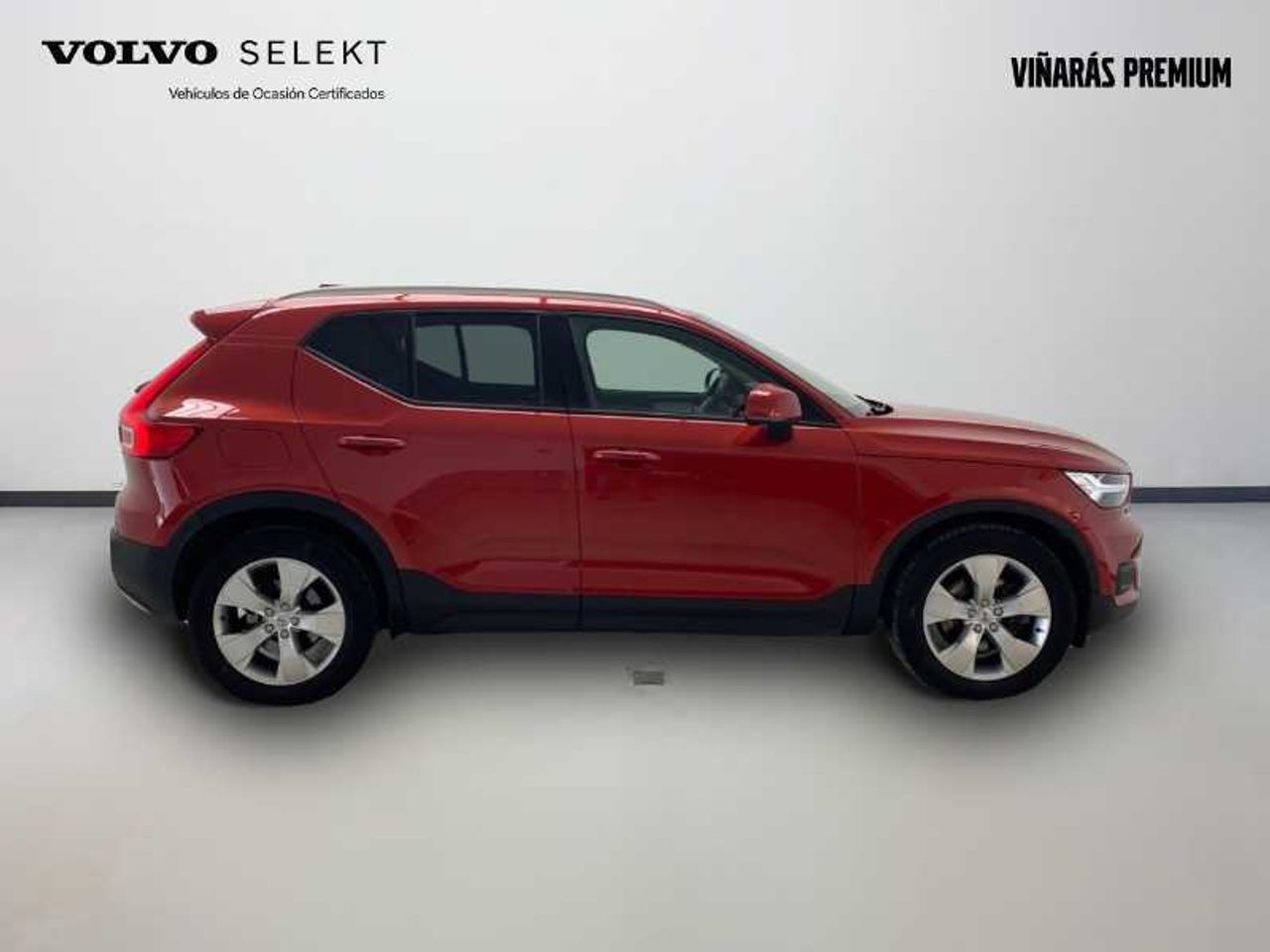 Volvo XC40 D4 Momentum AWD Auto 9