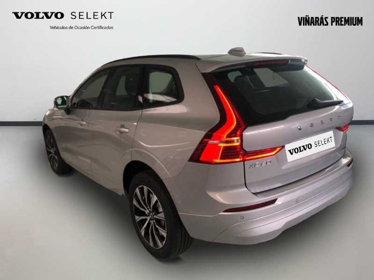 Volvo XC-60 B4 Core Essential (diesel) Automatic 3