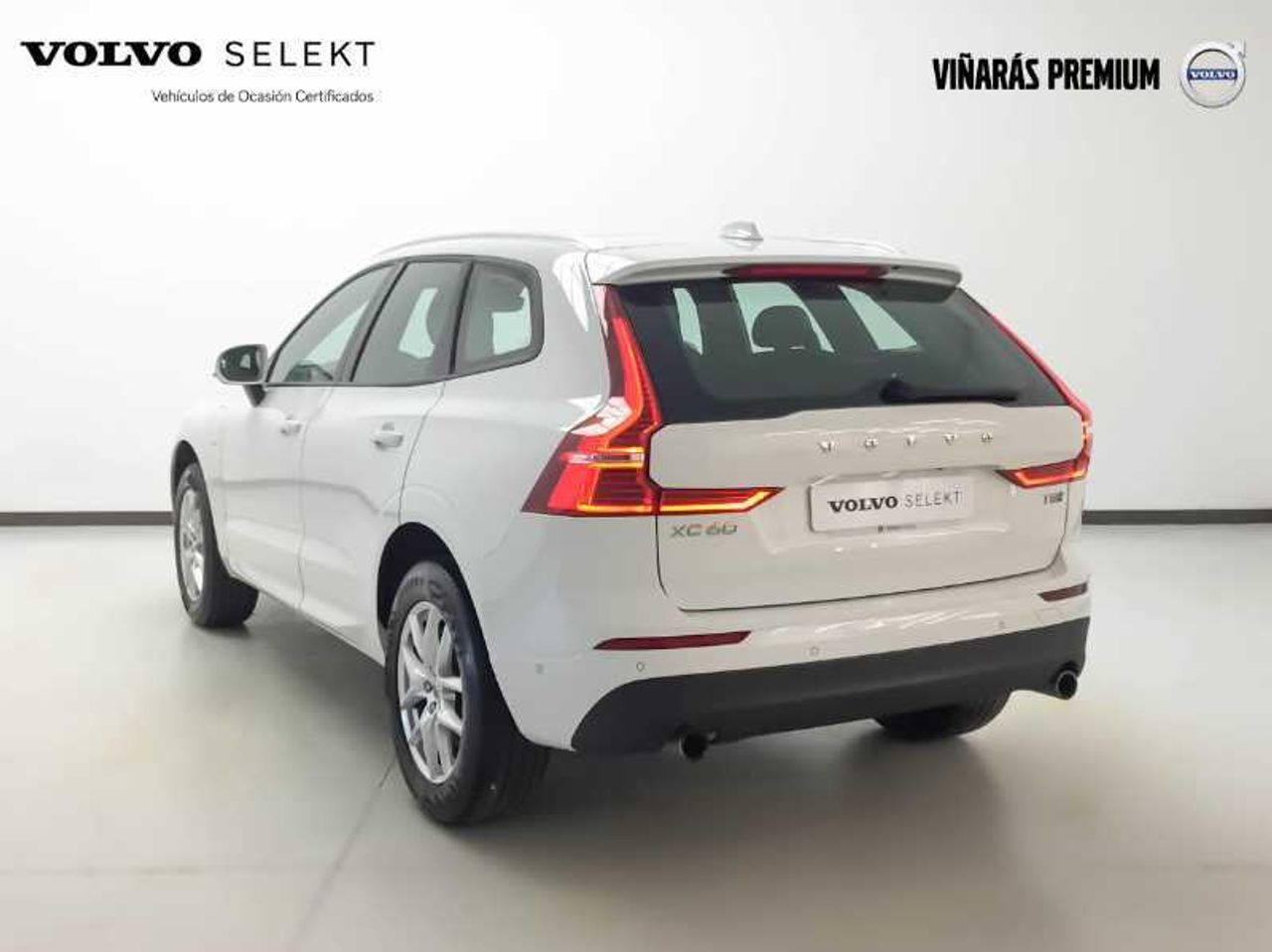 Volvo XC-60 T8 Twin Momentum Plug-In Hybrid AWD 3