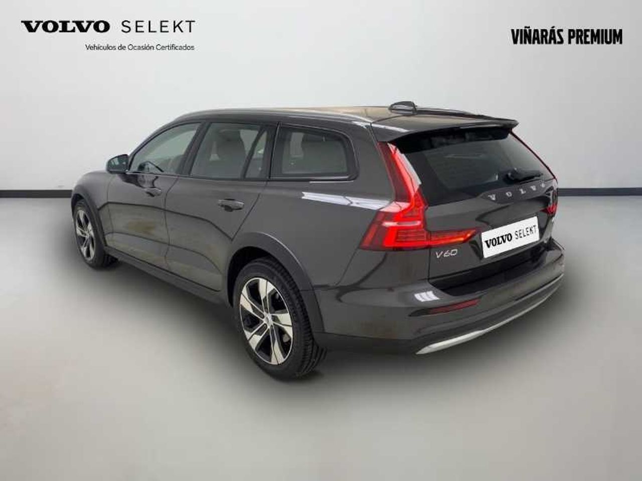 Volvo V60 Cross Country Core B4 (D) AWD Auto 3