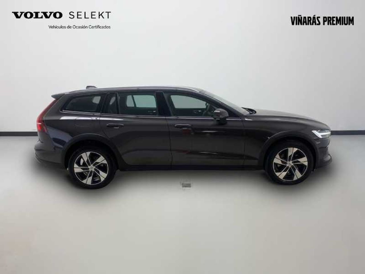 Volvo V60 Cross Country Core B4 (D) AWD Auto 9