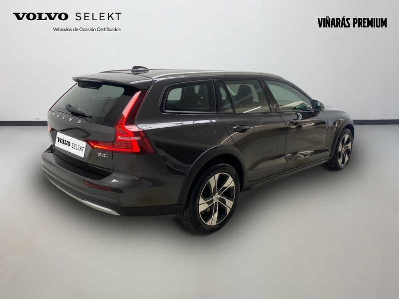 Volvo V60 Cross Country Core B4 (D) AWD Auto 13