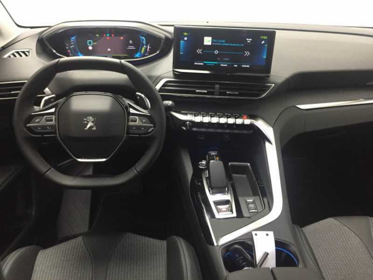 Peugeot 3008 NSUV  Allure Pack HYBRID 225 e-EAT8 13