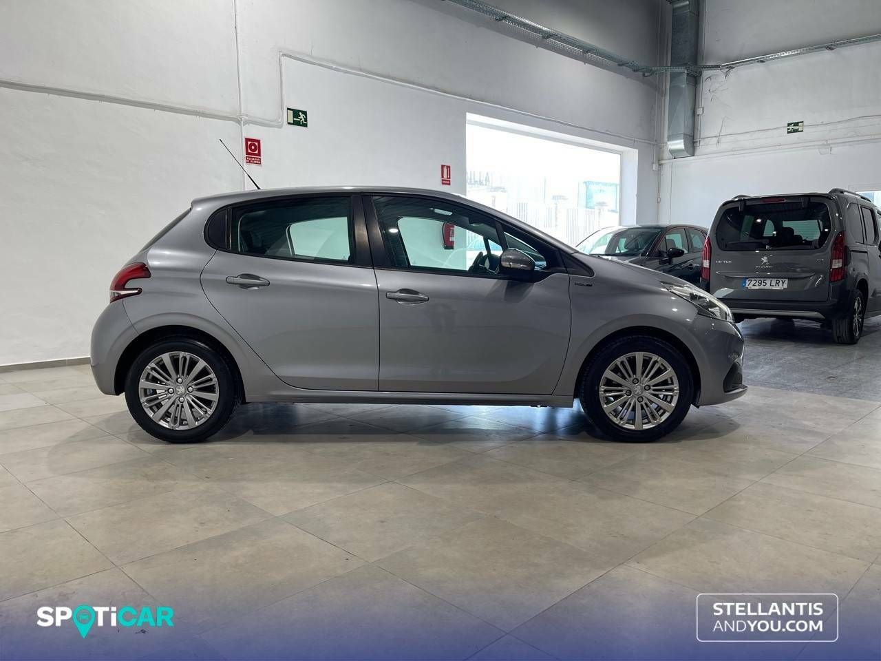 Peugeot 208  5P  1.2L PureTech 60KW (82CV) Signature 7