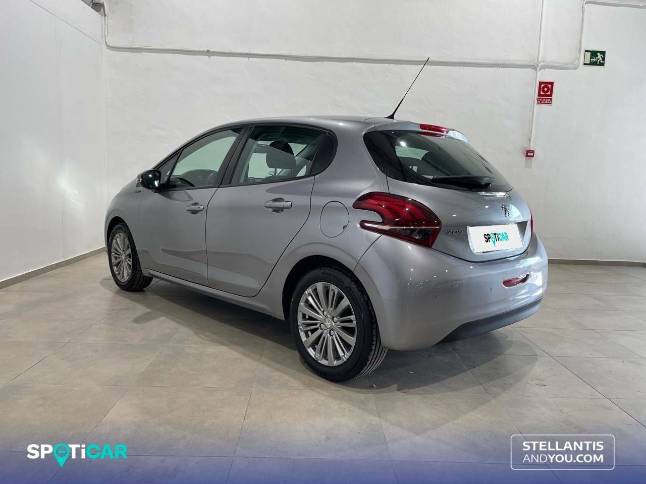 Peugeot 208  5P  1.2L PureTech 60KW (82CV) Signature 13