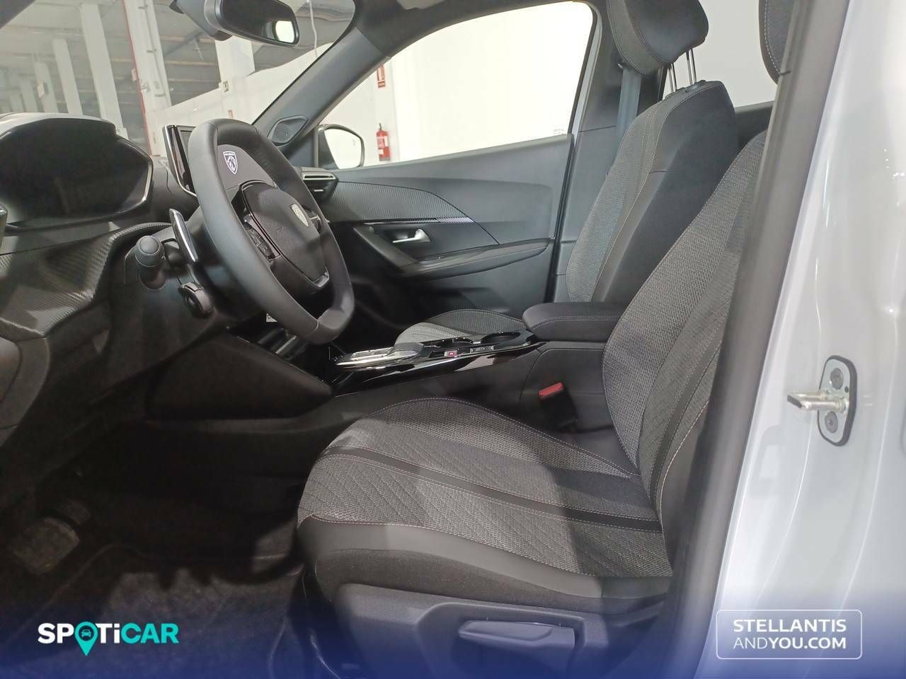 Peugeot 2008  N2008  Hybrid 136 eDCS6 Allure 17