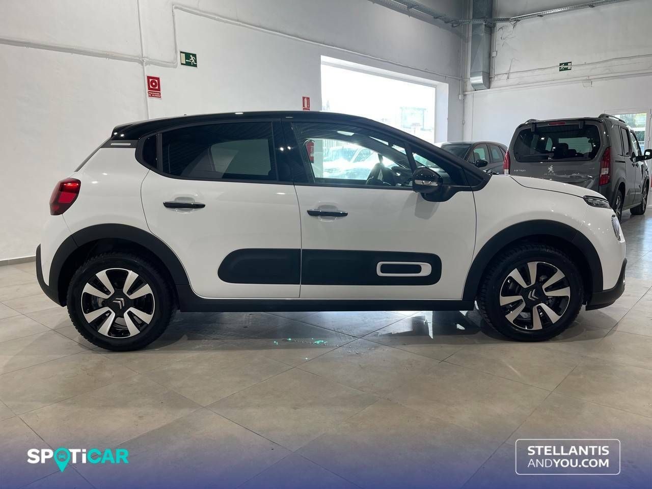 Citroën C3  PureTech 81KW (110CV) S&S  EAT6 Shine 7