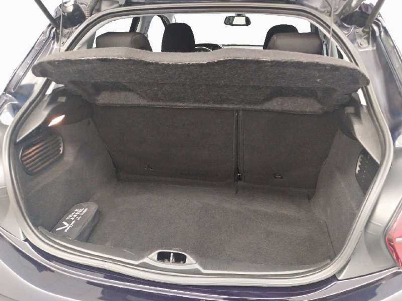 Peugeot 208 5P SIGNATURE BLUEHDI 100 18