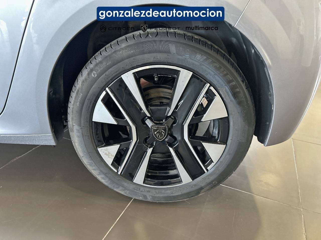 Peugeot 208   Puretech 100 Allure 18