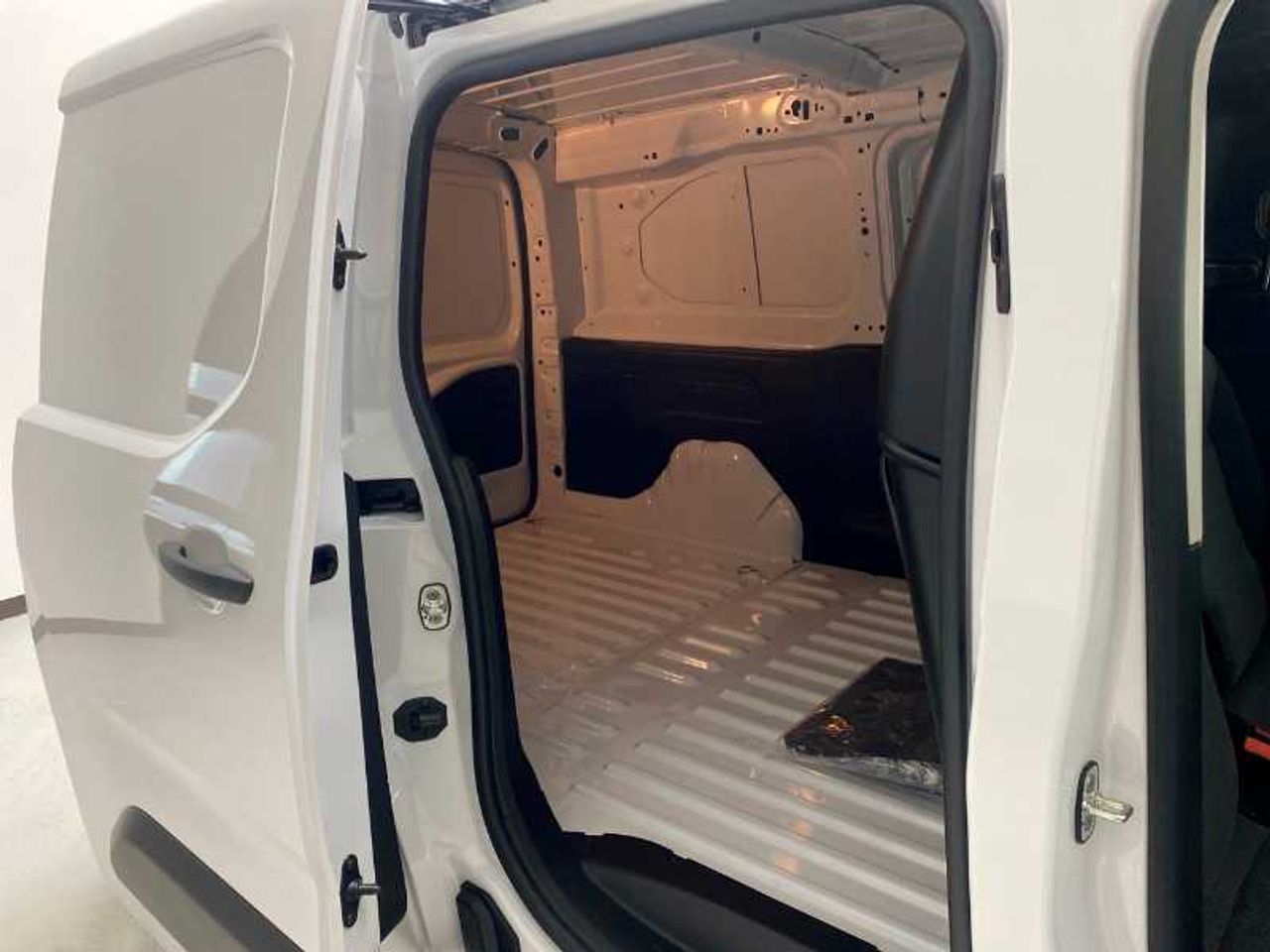 Citroën Berlingo Nuevo  VAN FURGON ESTÁNDAR Talla XL BlueHDi 100 S&S 3 PLAZAS 20