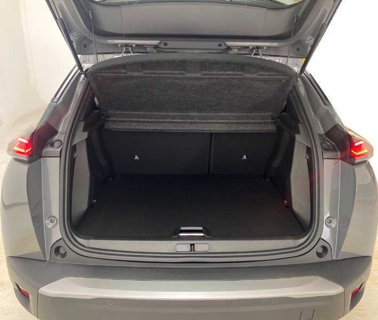 Peugeot 2008 NSUV  Allure Gasolina 100 S&S 6 Vel. MAN 18