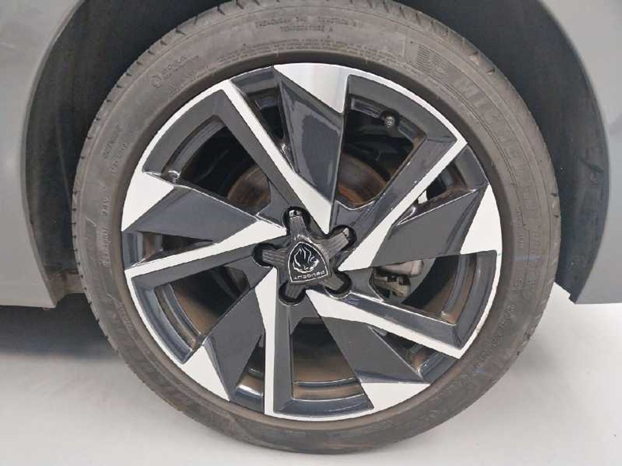 Peugeot 308 5p Allure Gasolina 130 S&S 6 Vel. MAN 15