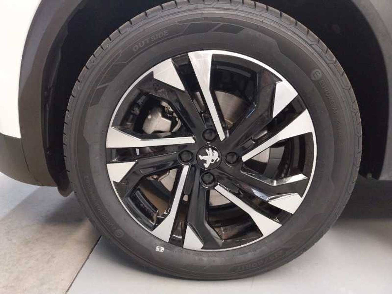 Peugeot 2008 SUV  Allure Pack Eléctrico 136 (100 Kw)   26