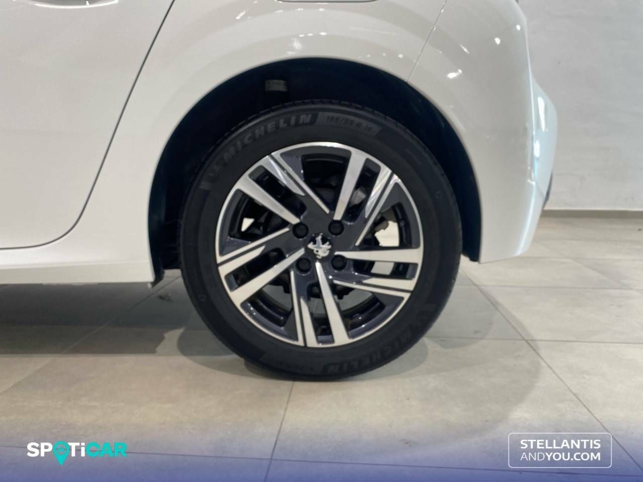 Peugeot 208  PureTech 73kW (100CV) EAT8 Allure Pack 18