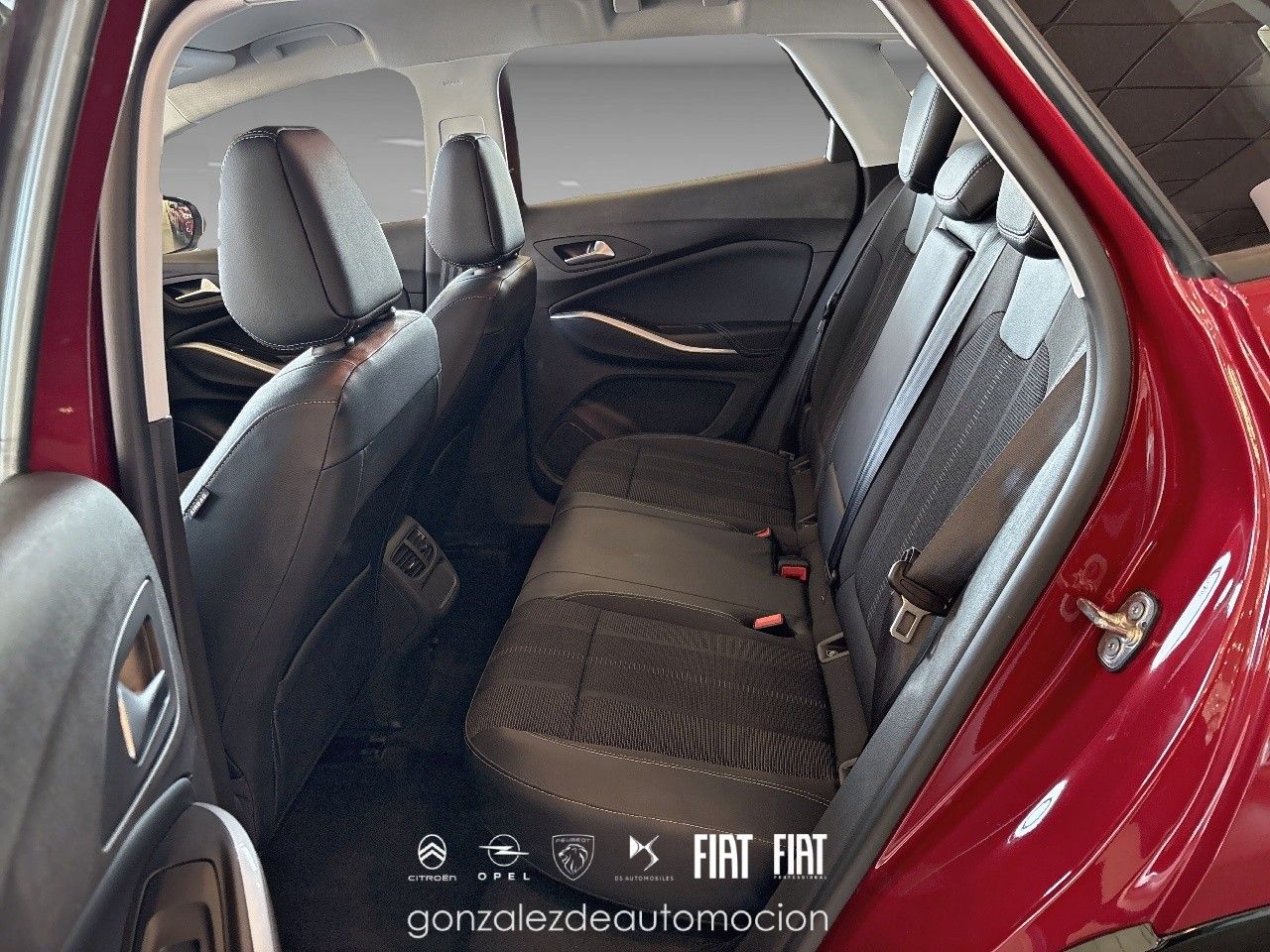 Opel Grandland GS 1.2T XHT 130 CV 17