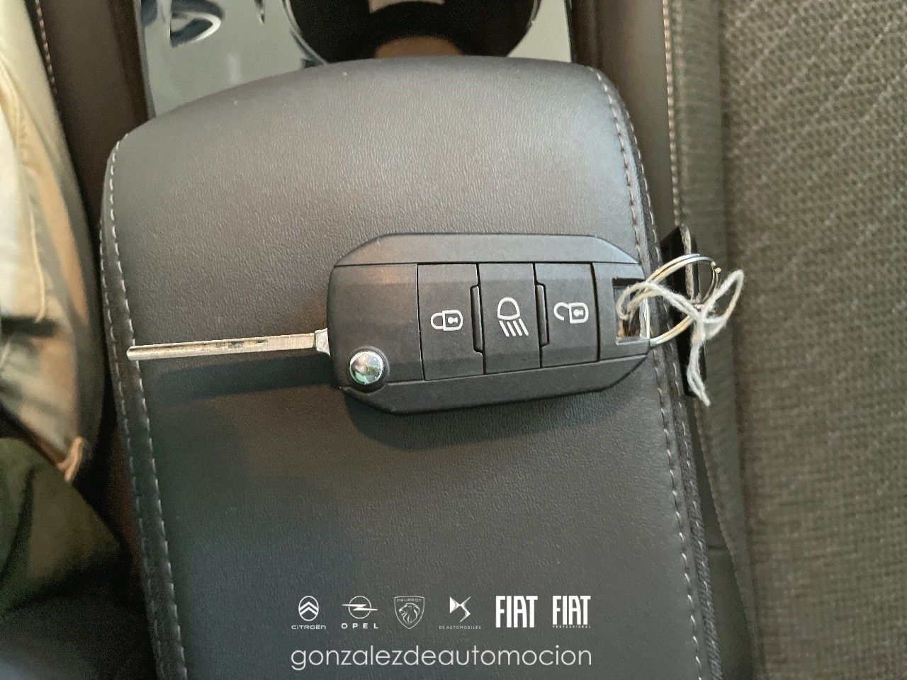 Peugeot 208 ALLURE Puretech 100 26