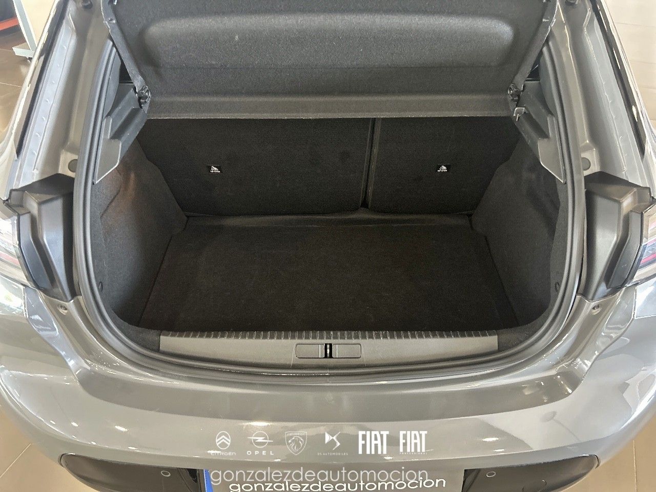 Peugeot 208   Puretech 100 Allure 11