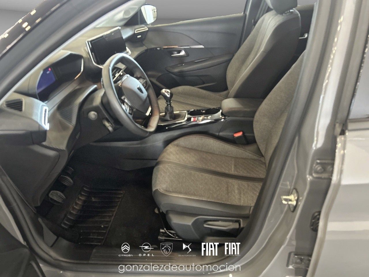 Peugeot 208   Puretech 100 Allure 15