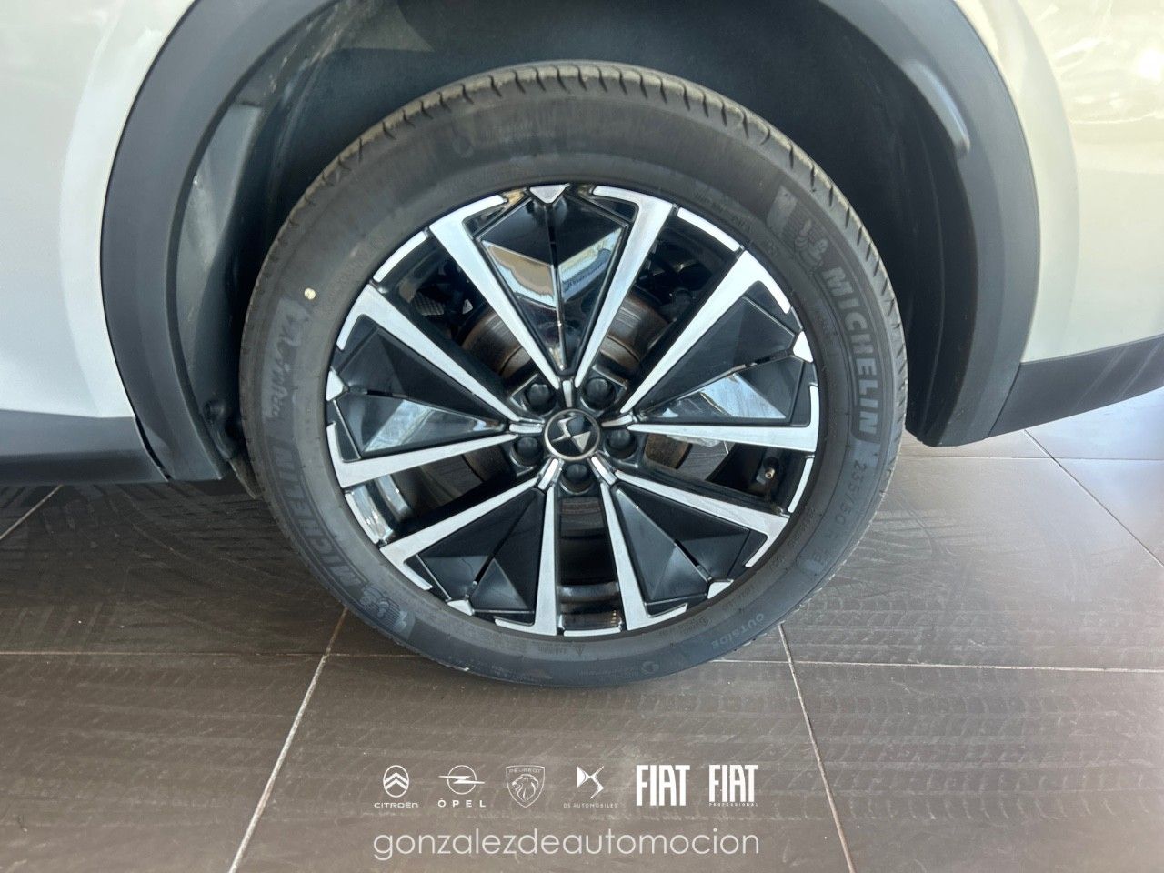 DS DS 7 BlueHDi 130 Automático RIVOLI 18