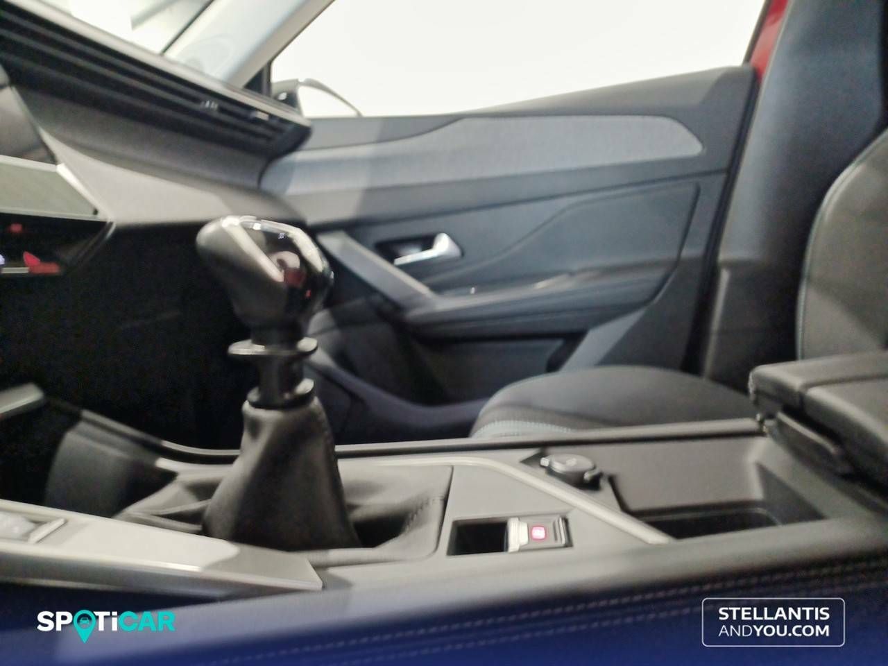 Peugeot 308  5P  PureTech 130 S&S MAN Allure 26