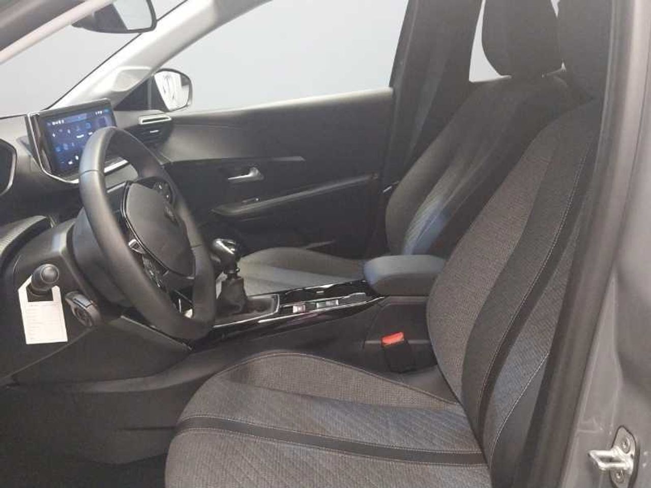 Peugeot 208 Nuevo  5P Allure Gasolina 100 S&S 6 Vel. MAN 15