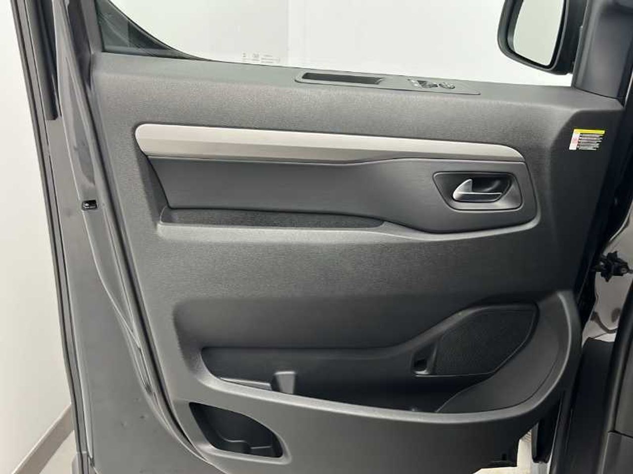 Peugeot Traveller Business VIP BlueHDi 180 S&S EAT8 Standard M1 26