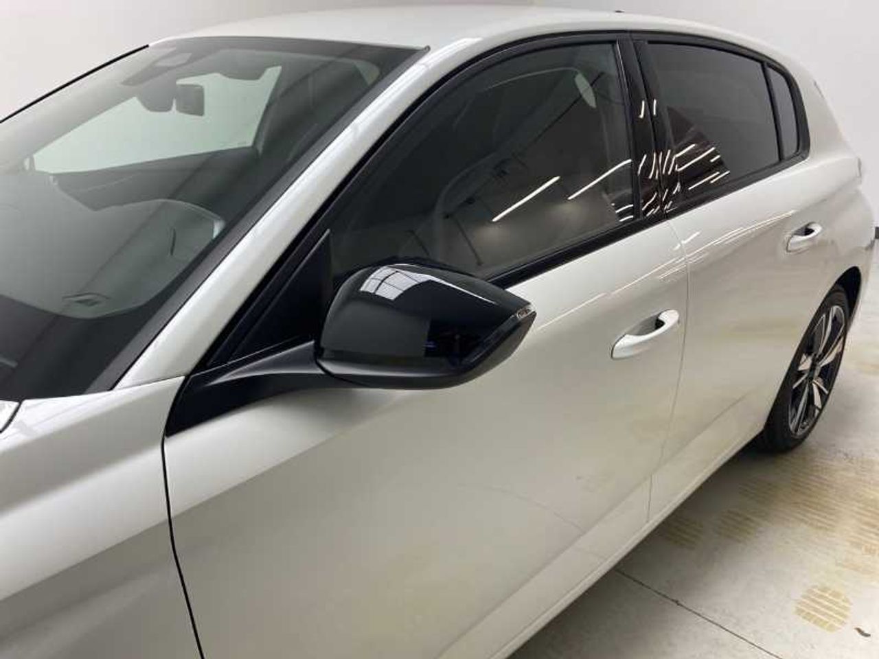 Peugeot 308 5p Allure Gasolina 130 S&S 6 Vel. MAN 18