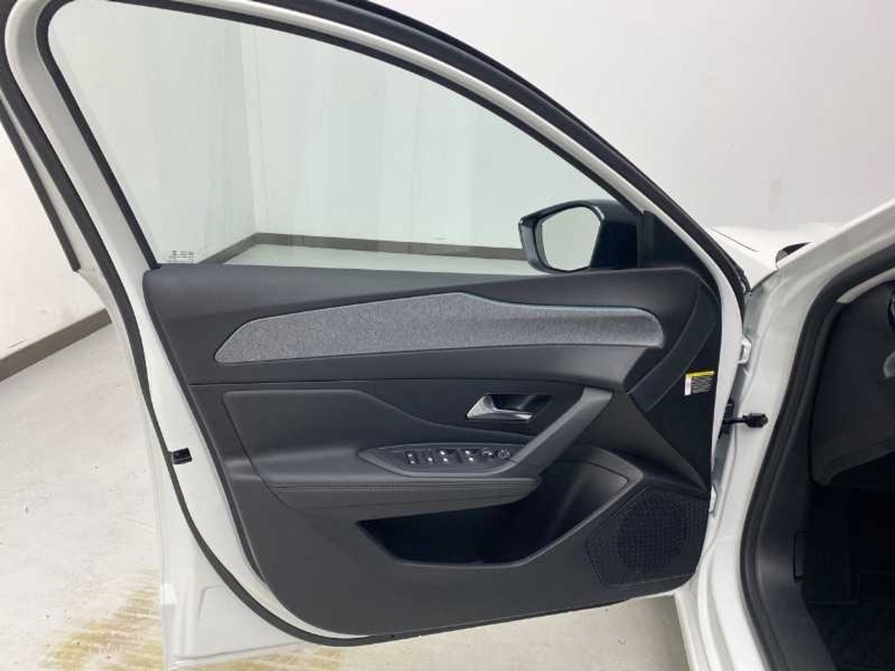 Peugeot 308 5p Allure Gasolina 130 S&S 6 Vel. MAN 26