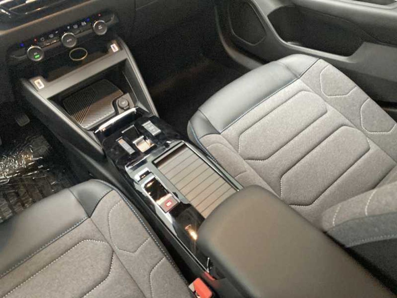 Citroën C4 Hybrid 136 ë-DSC6 PLUS (solo stock) 28