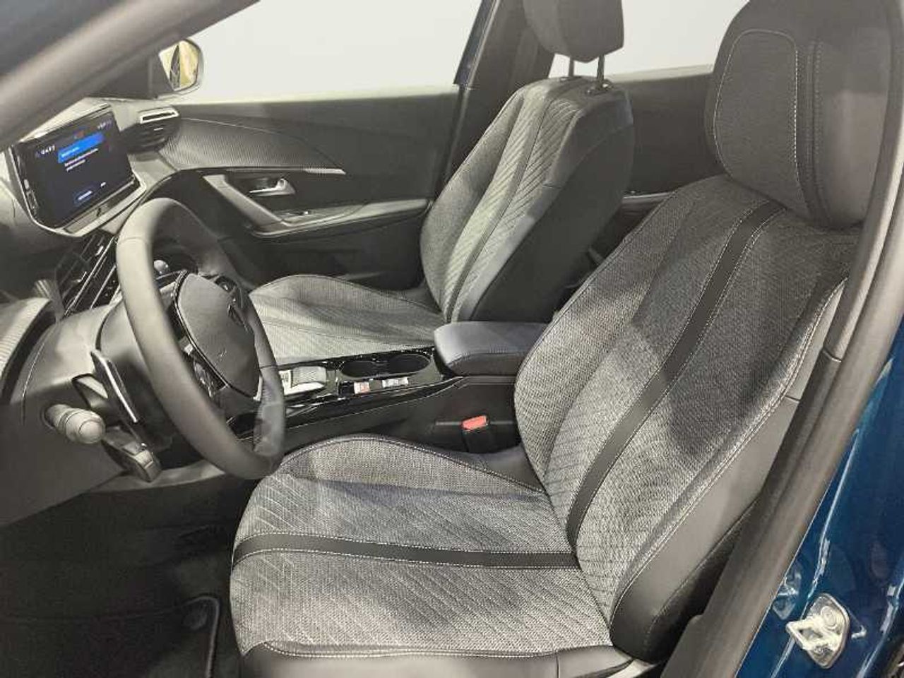 Peugeot 2008 Allure Hybrid 145 eDCS6 15