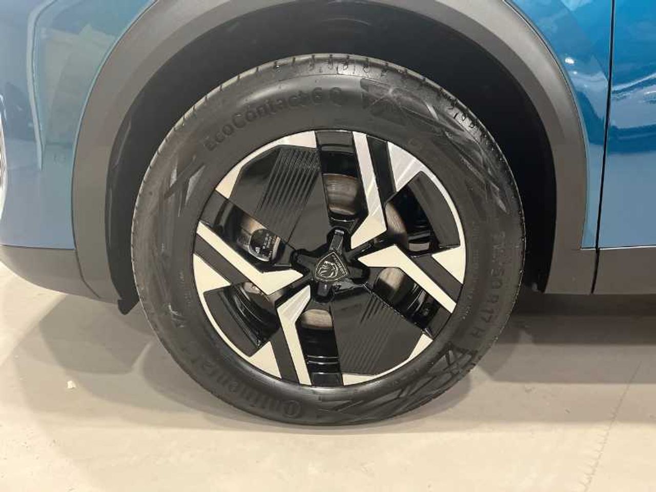 Peugeot 2008 Allure Hybrid 145 eDCS6 24