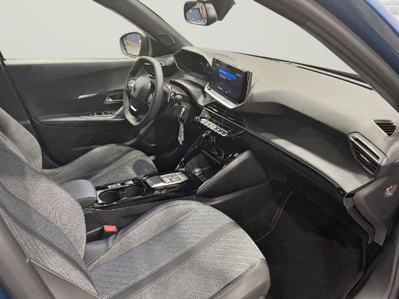 Peugeot 2008 Allure Hybrid 145 eDCS6 28