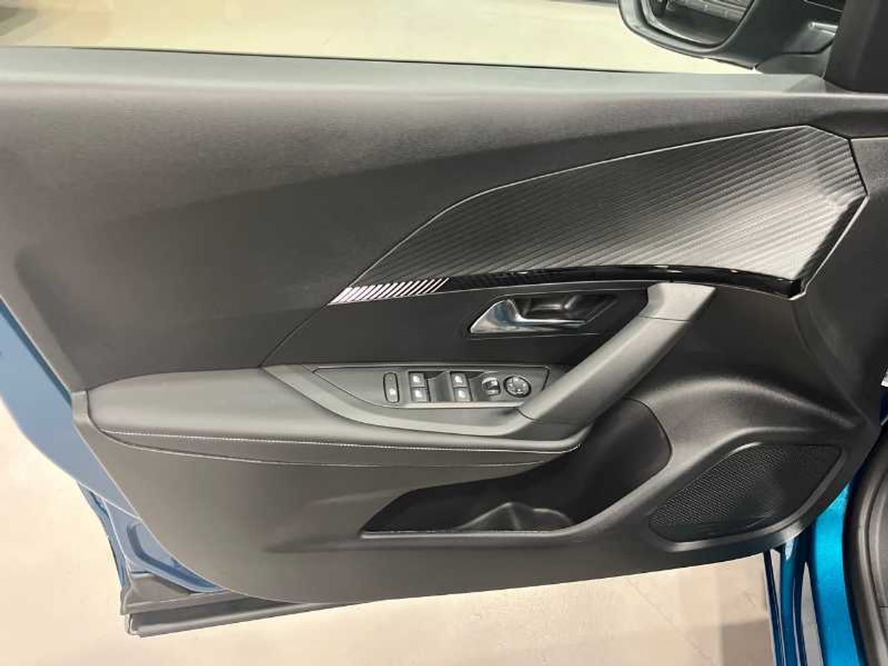 Peugeot 2008 Allure Hybrid 145 eDCS6 30