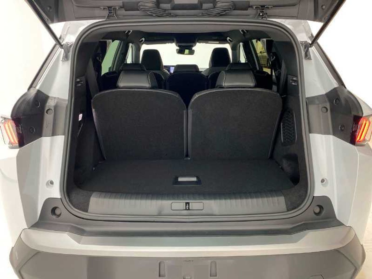 Peugeot 5008 Nuevo 5008 Allure HYBRID 145 eDCS6 18