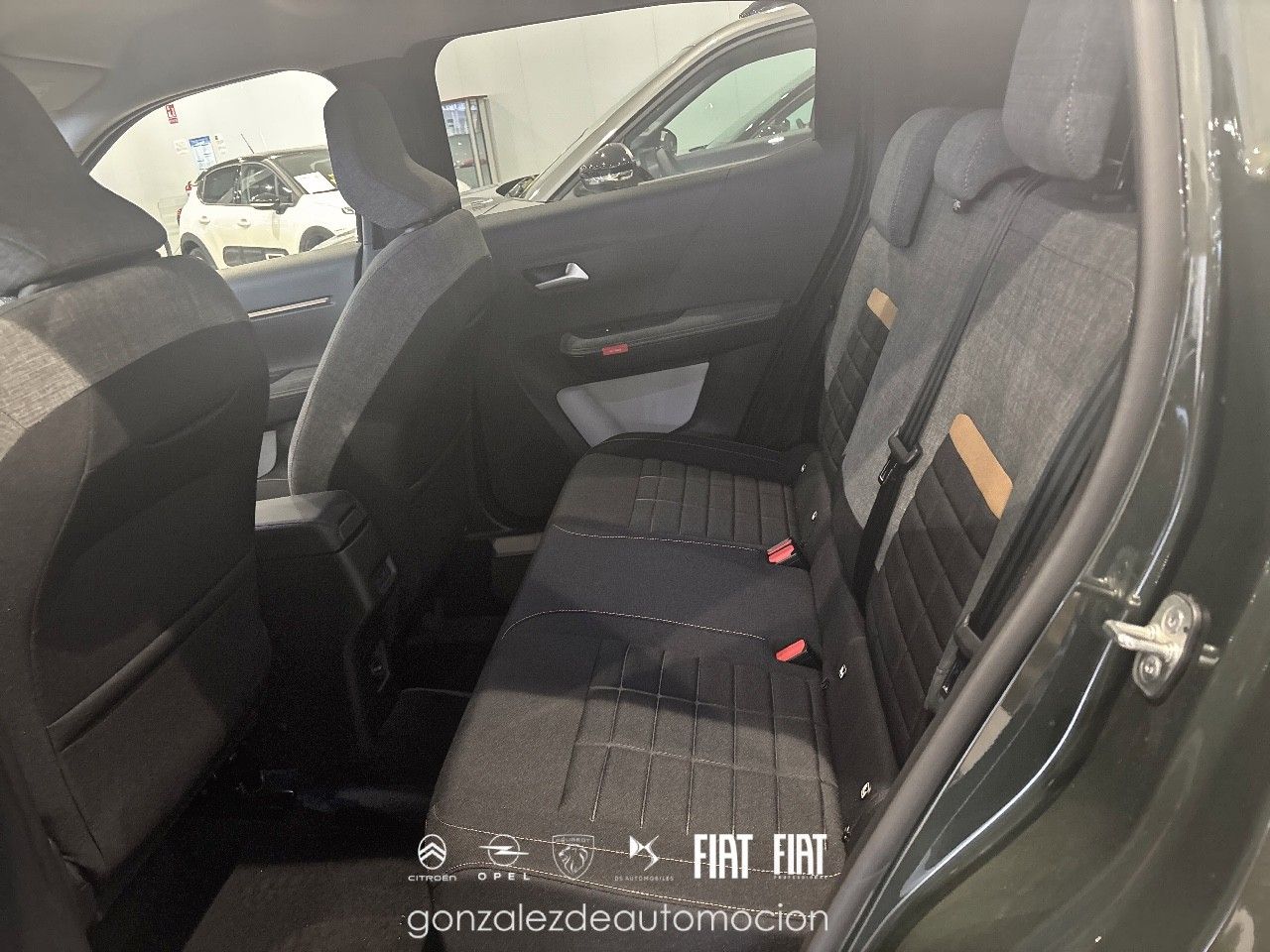 Citroën C3 Aircross PLUS HYBRID 145 ë-DSC6 17