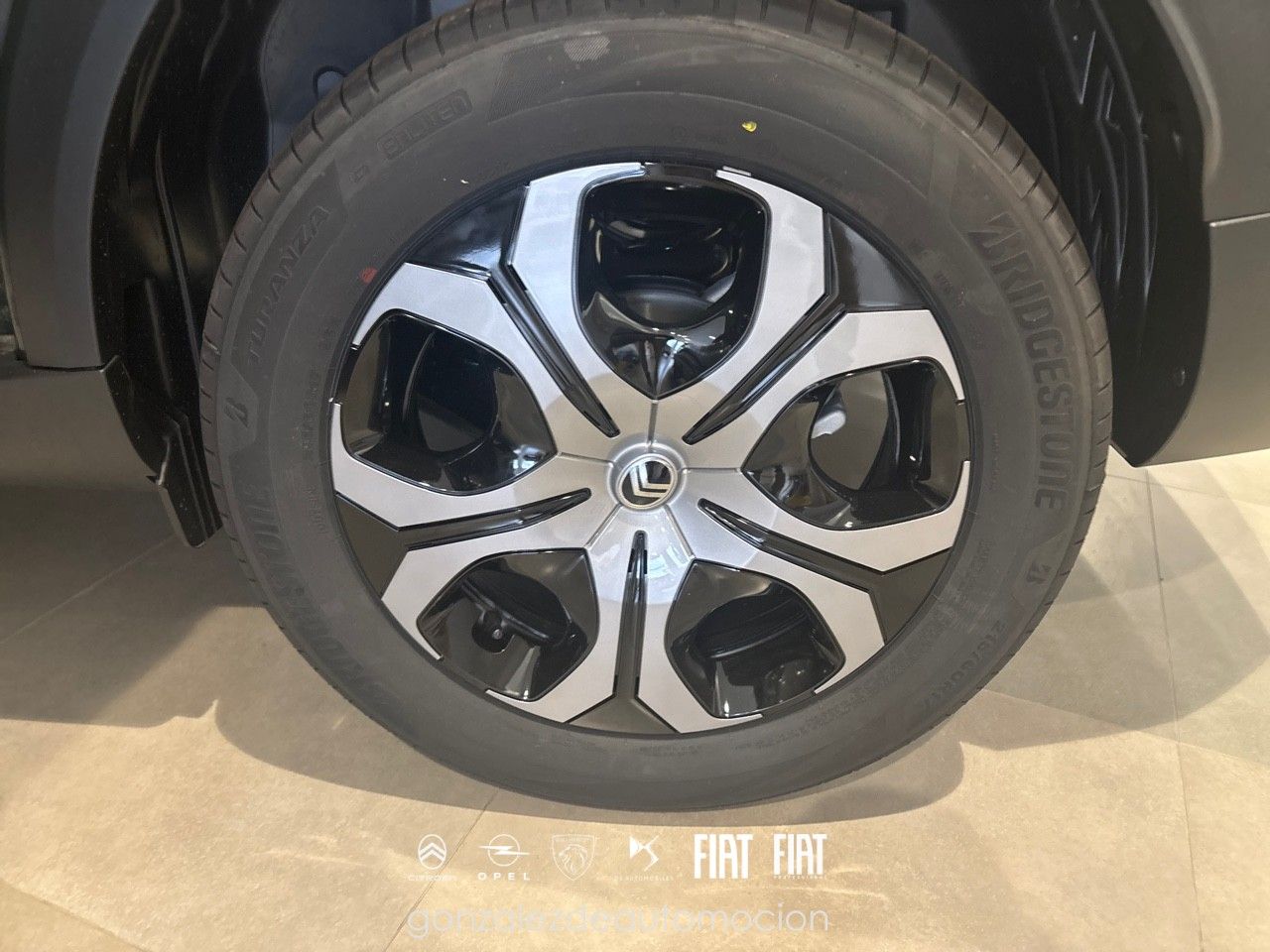 Citroën C3 Aircross PLUS HYBRID 145 ë-DSC6 18