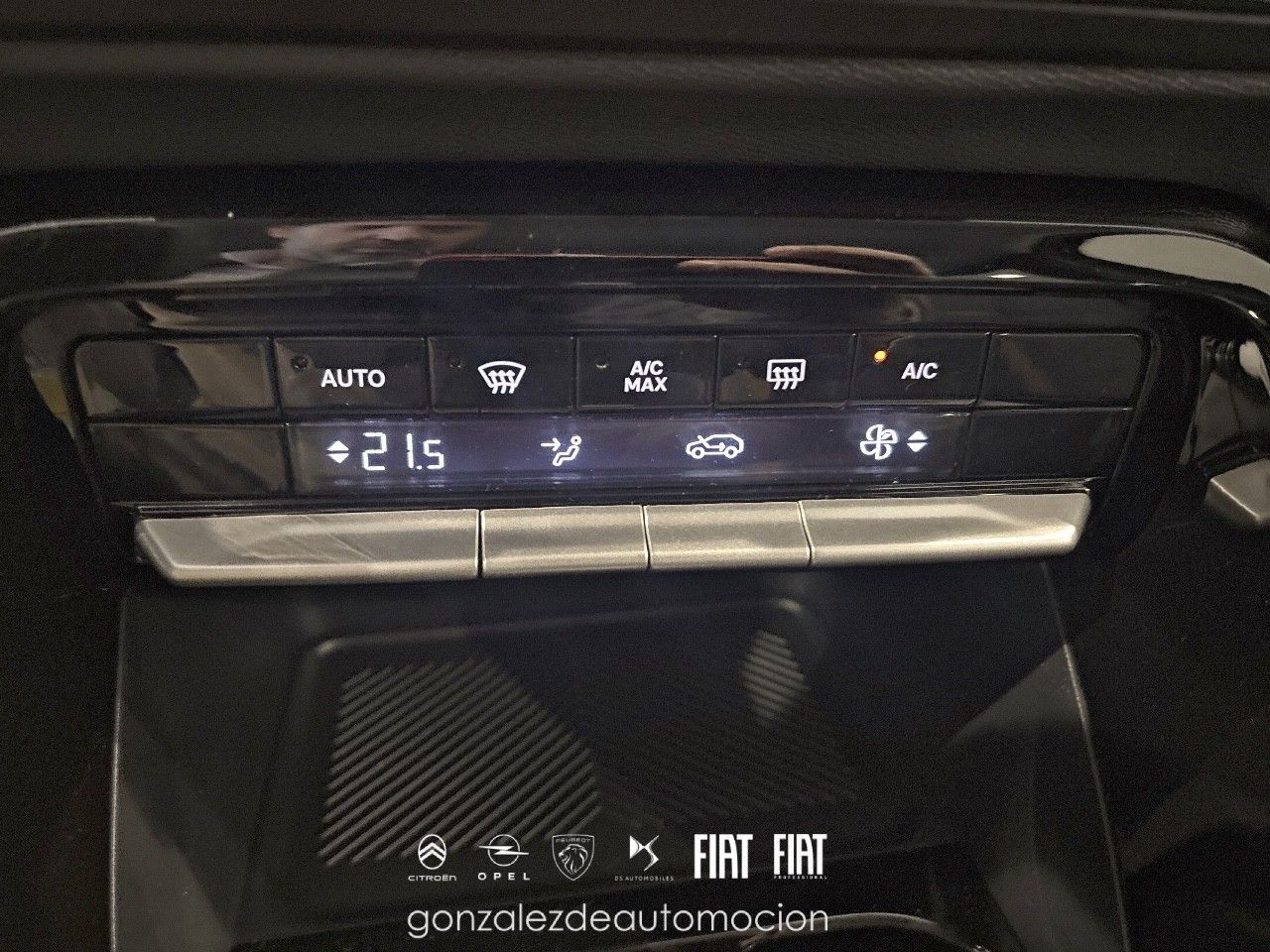 Citroën C3 Aircross PLUS HYBRID 145 ë-DSC6 20