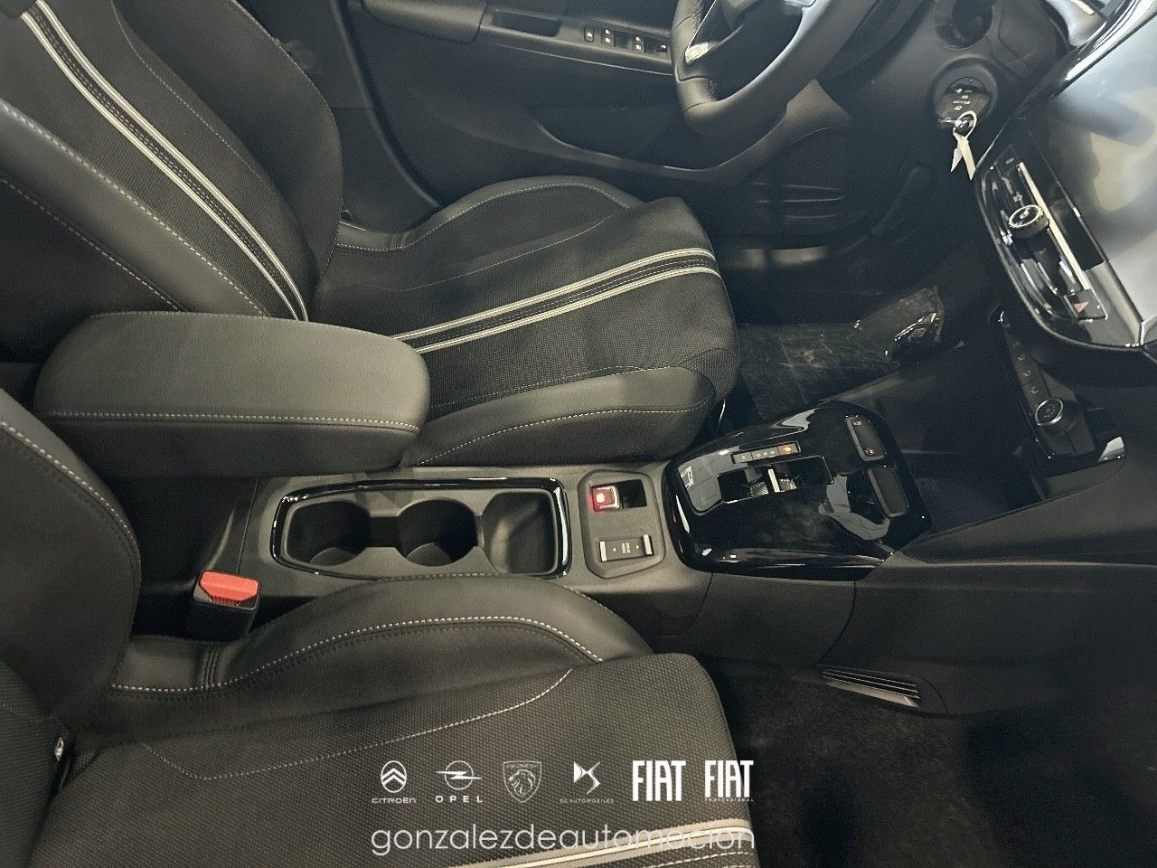 Opel Corsa GS 1.2T Hybrid eDCT6 110 CV 26