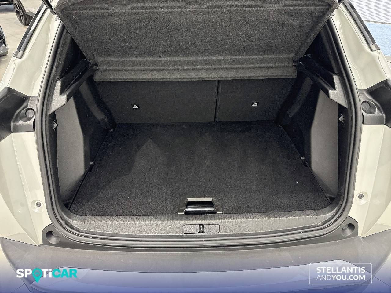 Peugeot 2008 BlueHDI 130 S&S EAT8 GT 11