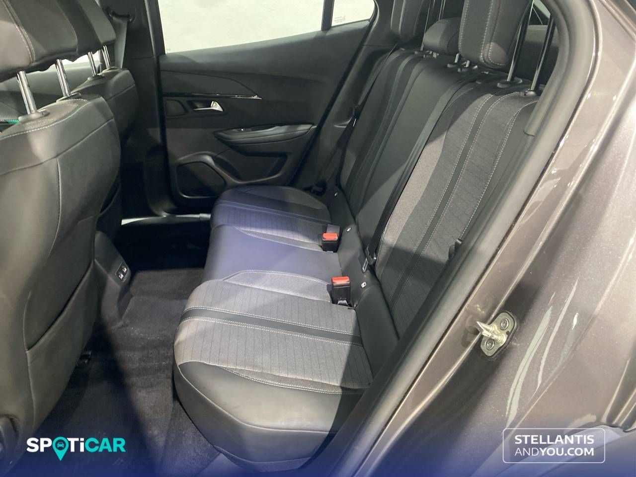 Peugeot 2008   Puretech 130 S&S EAT8 Allure Pack 17