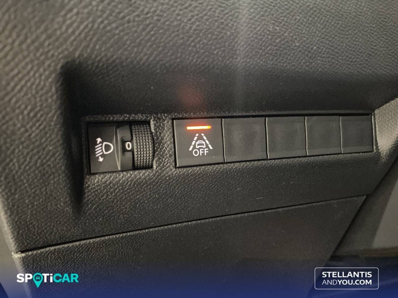 Peugeot 2008   Puretech 130 S&S EAT8 Allure Pack 22