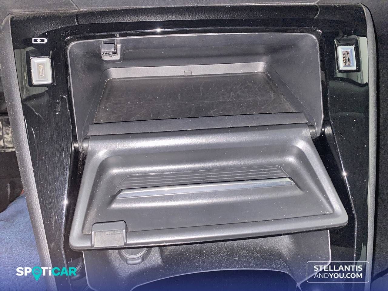 Peugeot 2008   Puretech 130 S&S EAT8 Allure Pack 28