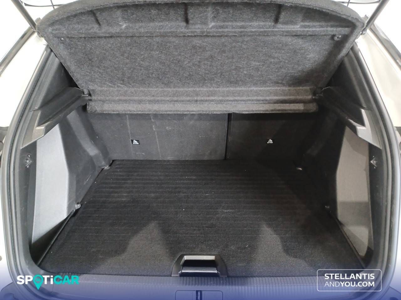 Peugeot 2008   Puretech 130 S&S EAT8 Allure Pack 11