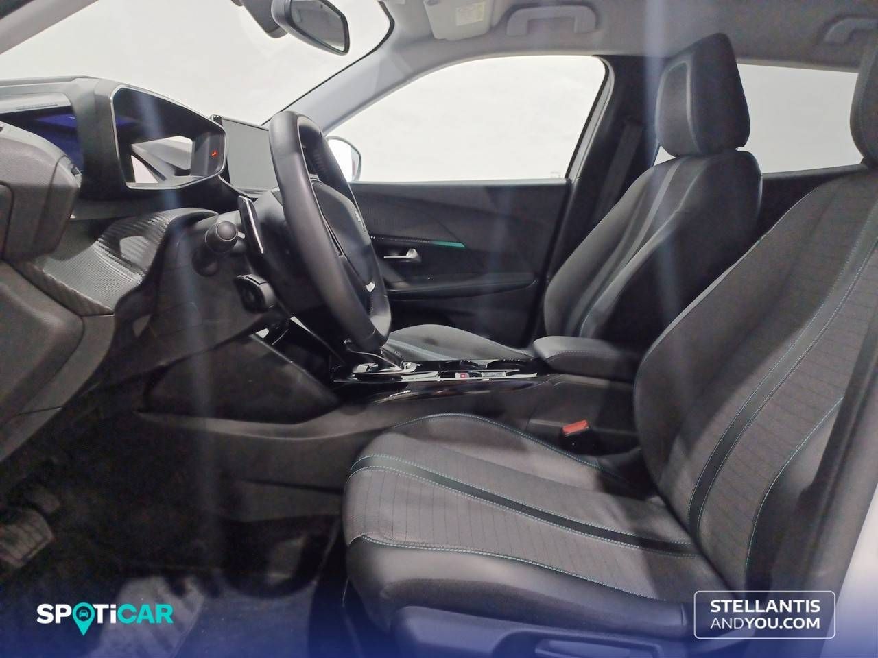 Peugeot 2008   Puretech 130 S&S EAT8 Allure Pack 15