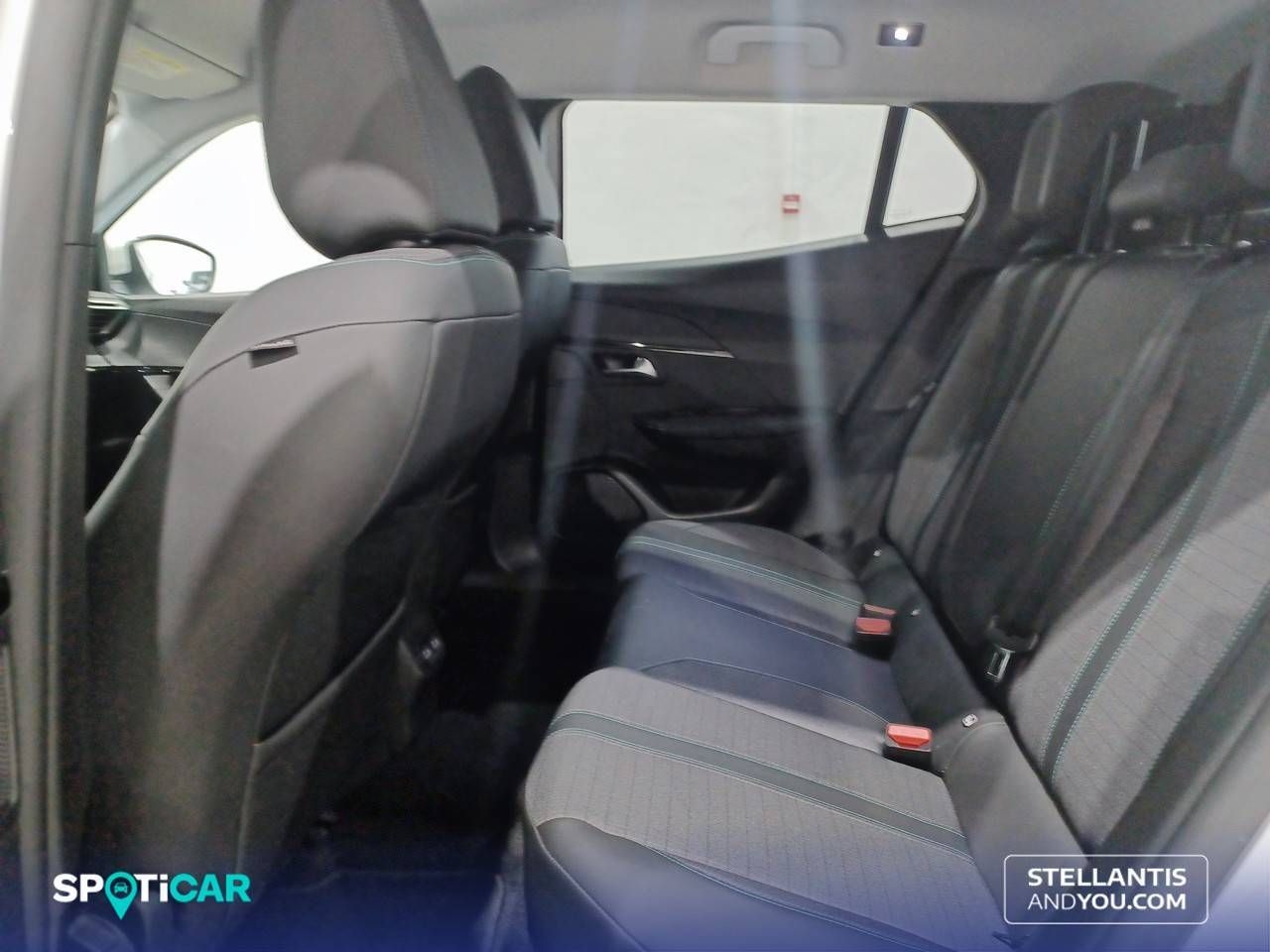 Peugeot 2008   Puretech 130 S&S EAT8 Allure Pack 17